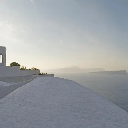 Blu Santorini ホテル Akrotírion